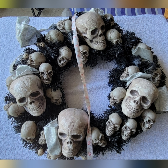 Skull Wreath Decoration Door Hanging TabletopCelebration Decor! Halloween goth - Picture 9 of 10